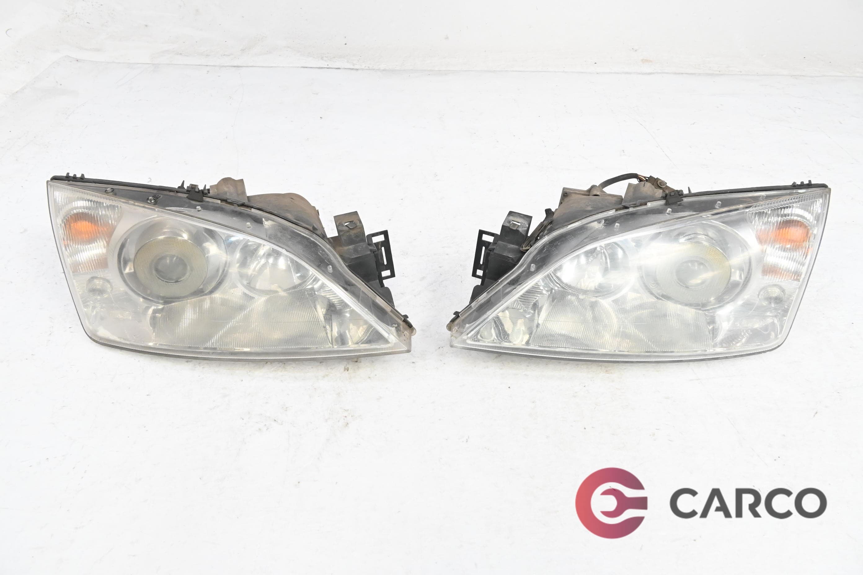 Фарове комплект 2 броя за FORD MONDEO Mk III седан (B4Y) 2.0 16V DI / TDDi / TDCi (2000 - 2007)