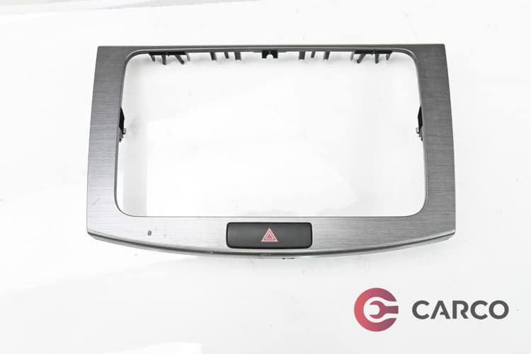 Лайсна около радио за VW PASSAT седан B7 (362) 2.0 TDI (2010 - 2014)