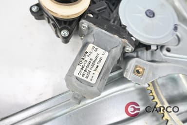 Машинка ел стъкло със стъклоповдигач предна дясна за TOYOTA AURIS II 1.8 Hybrid FACELIFT (2013)