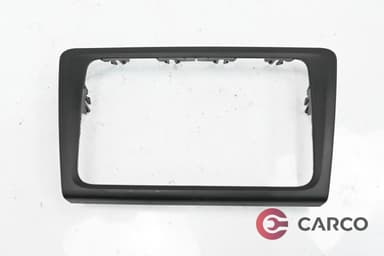 Лайсна около радио 5JA858415 за SKODA RAPID (NH3) 1.2 (2012)