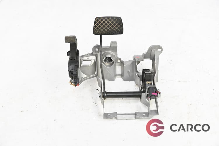 Педал спирачка десен волан 8K2 723 140A за AUDI A6 (4G2, C7, 4GC) 2.0 TDI (2010)