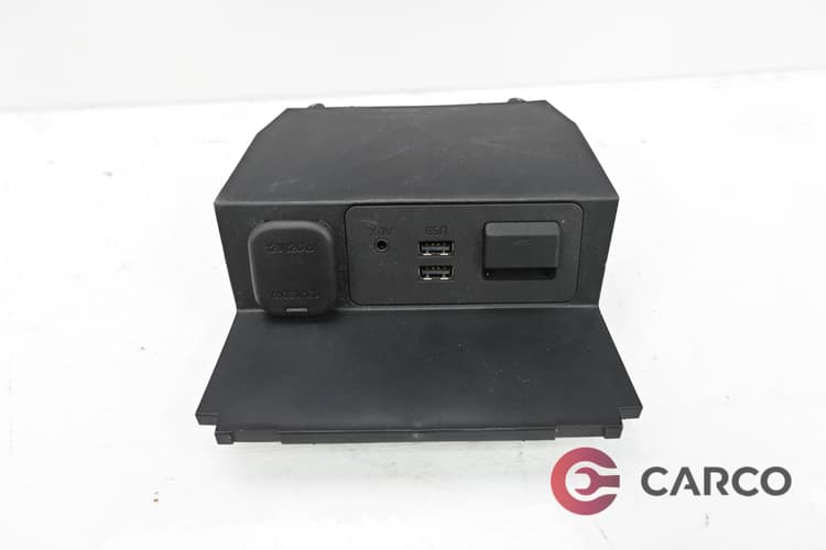Панел USB, AUX и слотове за зареждане 12V GML8644A1 за MAZDA 6 седан First Facelift (GJ1, GL) 2.2 D (2012)
