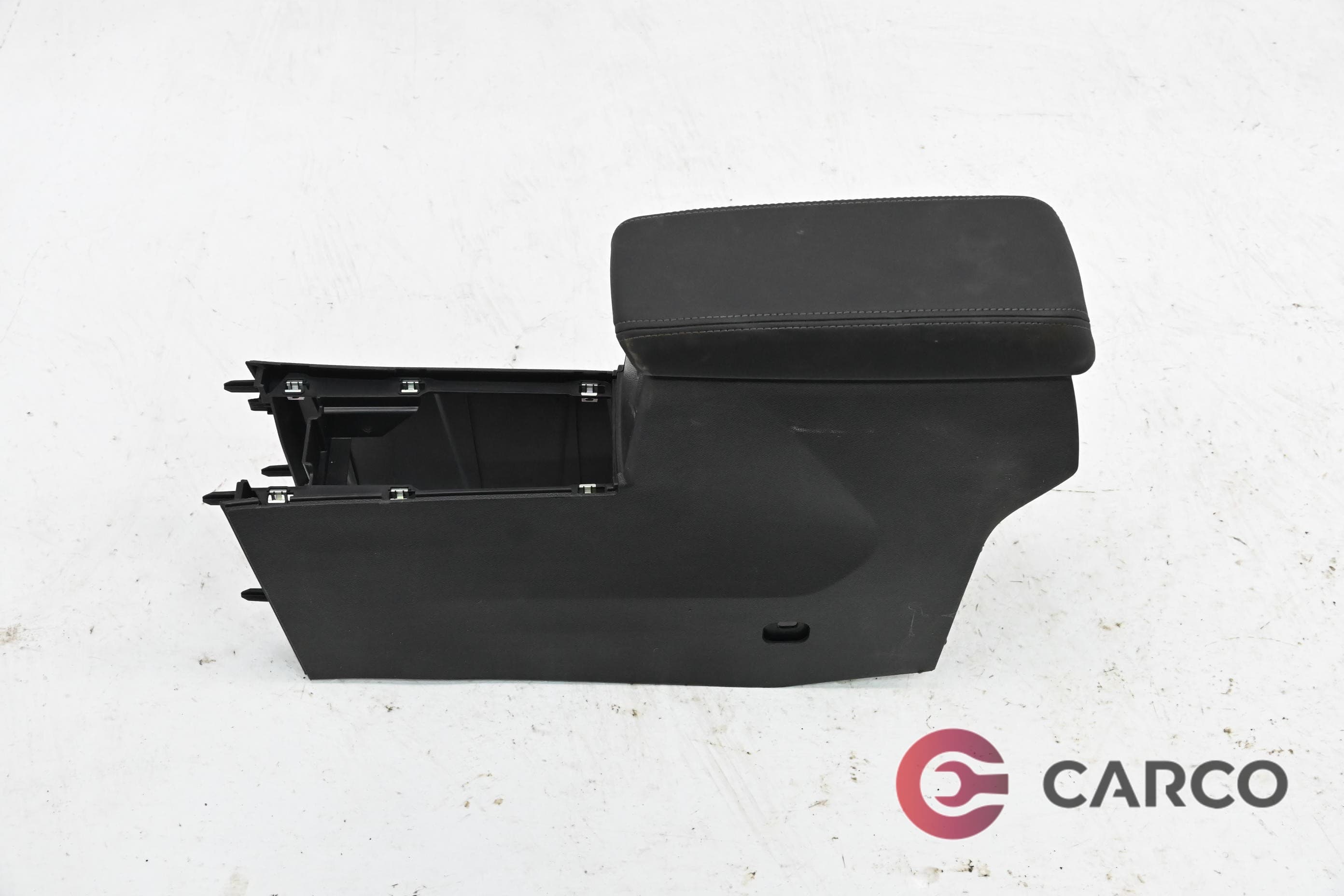 Подлакътник 9862218280 за CITROEN C3 IV 1.2 PureTech (2024)
