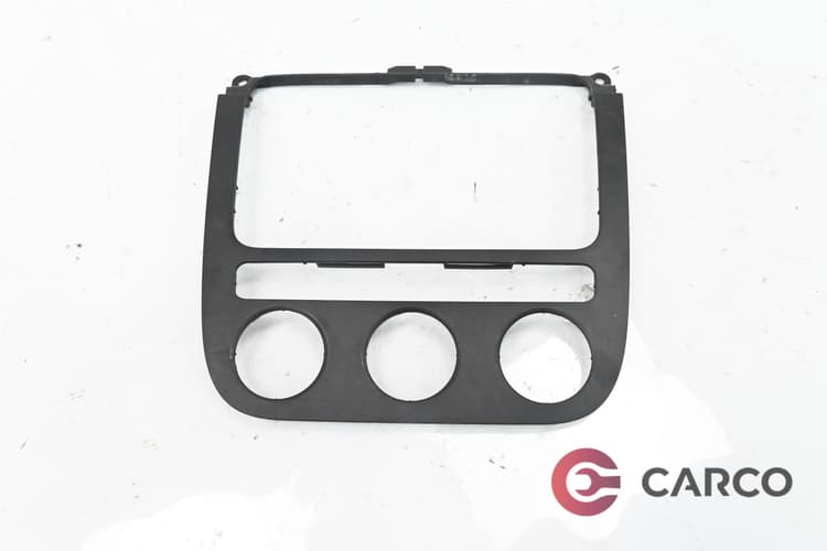 Лайсна централна конзола 1K0 858 071 E за VW GOLF V (1K1) 1.6 FSI (2003 - 2009)