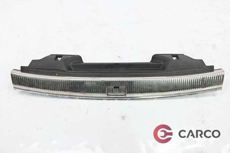 Лайсна около заключалка заден капак 8R0 864 513C за AUDI Q5 (8R) 3.0 TDI quattro (2008)