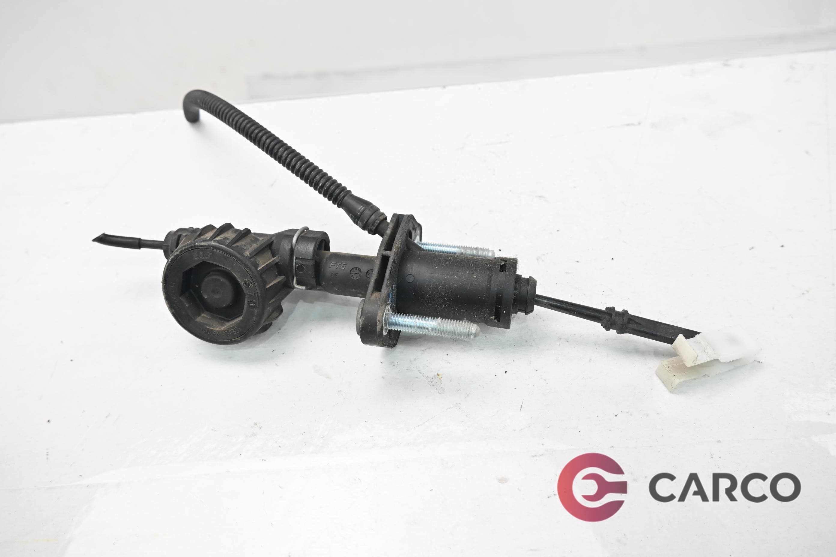 Горна помпа съединител 55561915 за OPEL ASTRA J Sports Tourer 1.7 CDTI (2010)