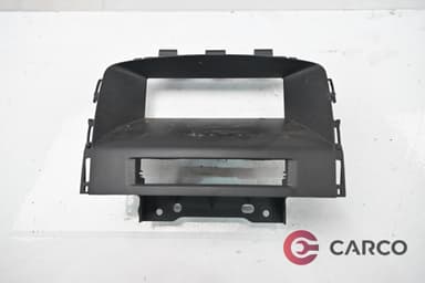 Лайсна около дисплей 13362791 за OPEL ASTRA J Sports Tourer 1.7 CDTI (2010)