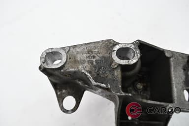 Тампон двигател ляв 8E0 199 351 M за AUDI A4 седан (8EC, B7) 2.0 TDI 16V (2004 - 2008)