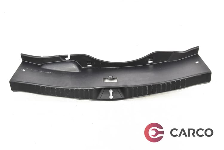 Кора багажник около заключалка за MAZDA 3 (BL) 2.2 MZR CD (2008)