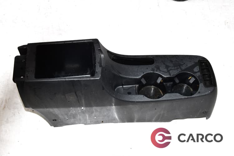 Конзола около ръчна спирачка за HYUNDAI TUCSON (JM) 2.0 CRDi на всичките колела (2004 - 2010)