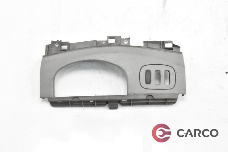 Конзола около управление парно 8200004603 за NISSAN PRIMASTAR кутия (X83) dCi 100 (2002)