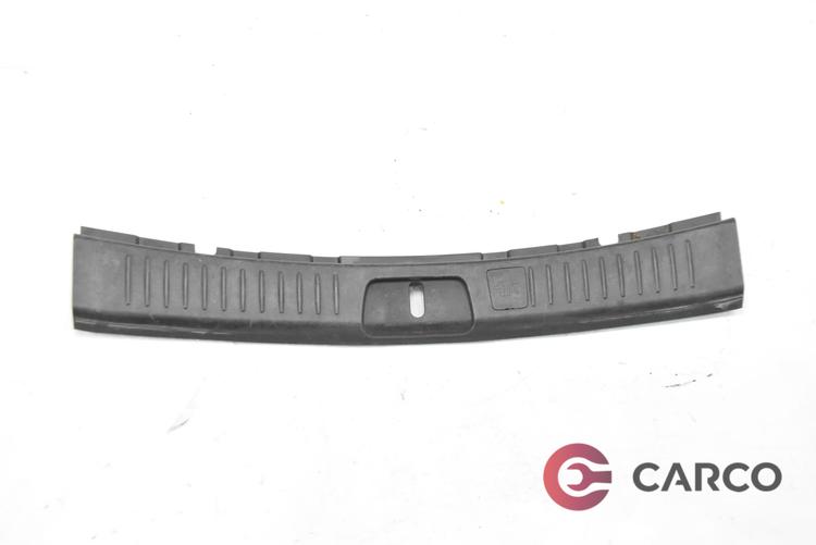 Лайсна около заключалка заден капак за CHEVROLET CAPTIVA (C100, C140) 2.0 D 4WD (2006)