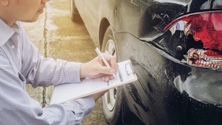 Как да поправиш дребните щети по колата си?
